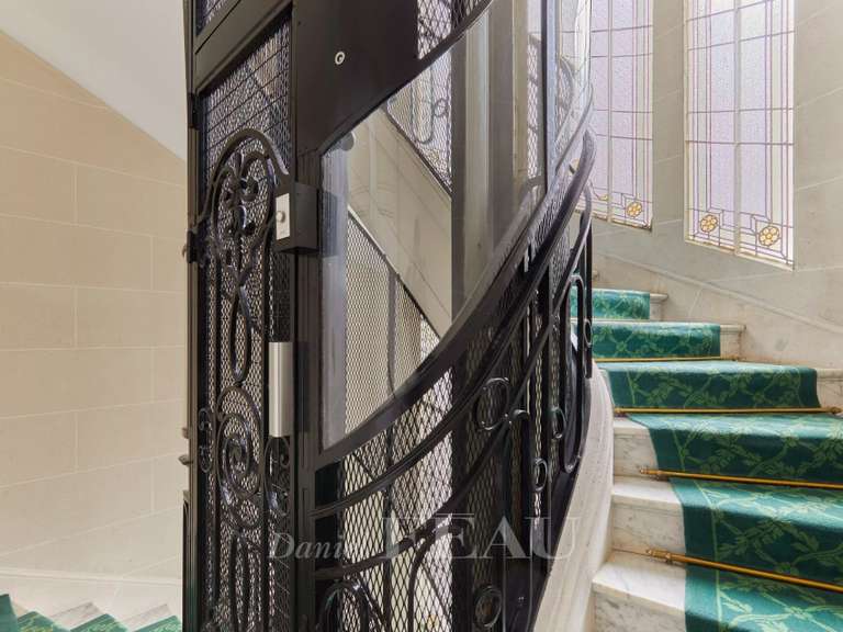 Appartement Paris 16e - 3 chambres - 159m²