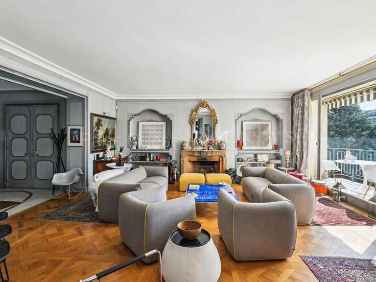 Appartement Paris 16e - 3 chambres - 179m²