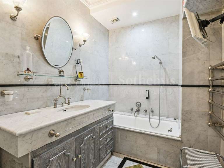 Appartement Paris 16e - 3 chambres - 179m²