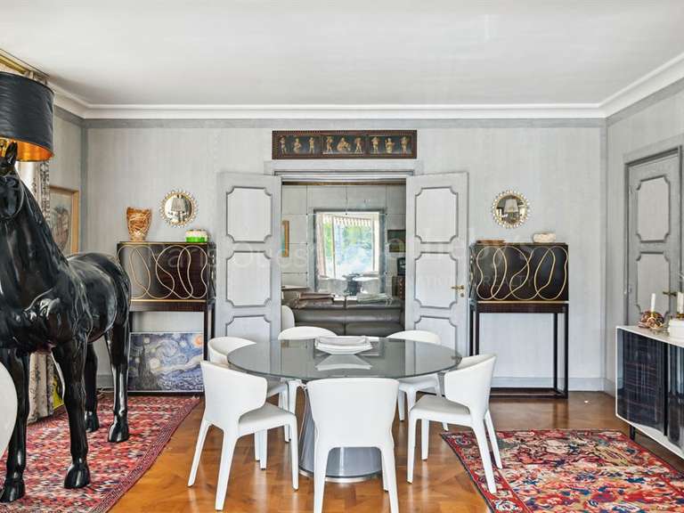 Appartement Paris 16e - 3 chambres - 179m²