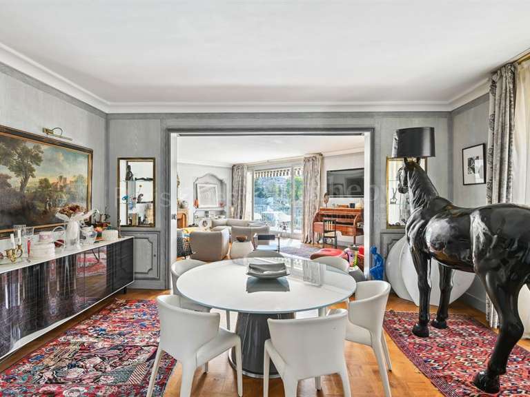 Appartement Paris 16e - 3 chambres - 179m²