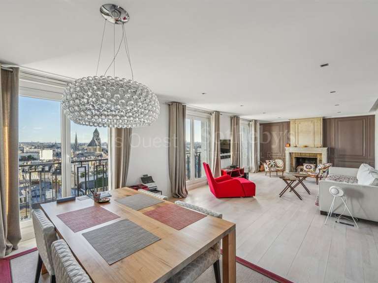 Appartement Paris 16e - 2 chambres - 130m²