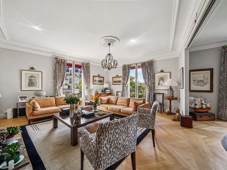 Appartement Paris 16e - 3 chambres - 155m²