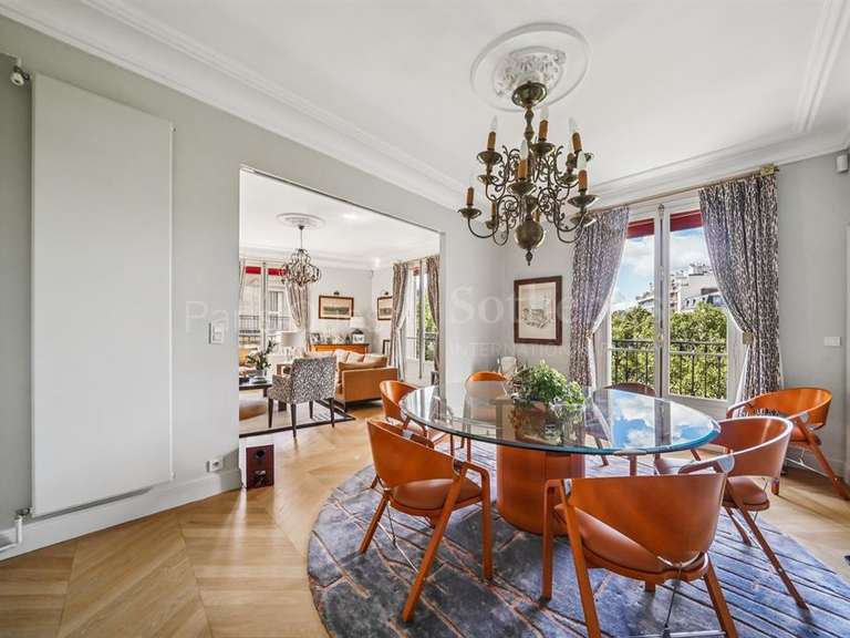 Appartement Paris 16e - 3 chambres - 155m²