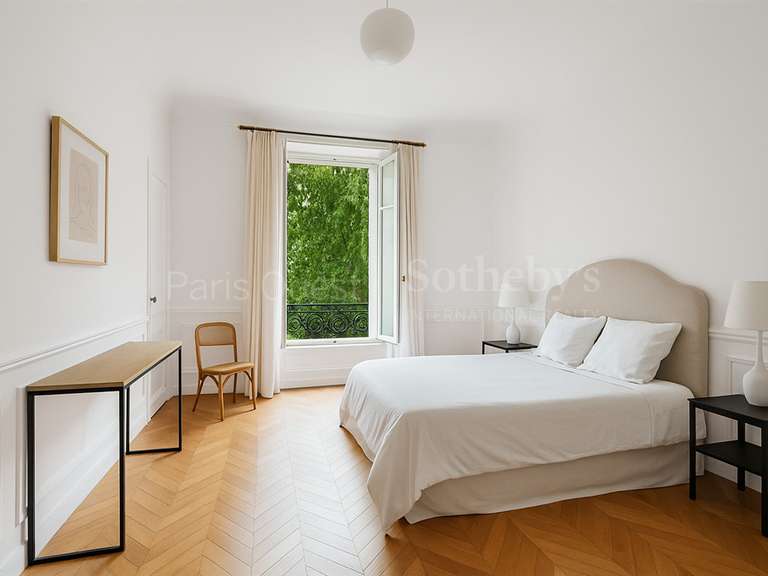 Appartement Paris 16e - 4 chambres - 239m²