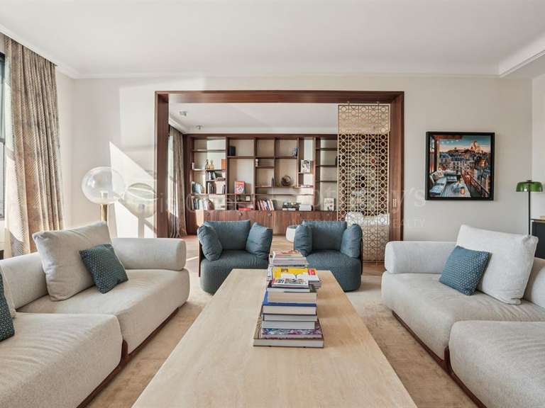 Appartement Paris 16e - 4 chambres - 293m²
