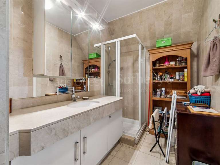 Appartement Paris 16e - 2 chambres - 136m²