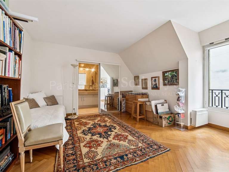 Appartement Paris 16e - 2 chambres - 136m²