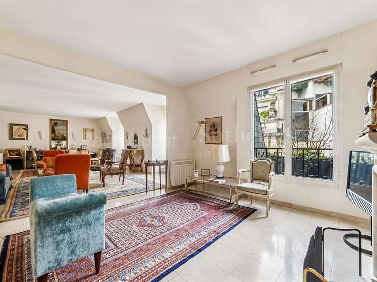 Appartement Paris 16e - 2 chambres - 136m²