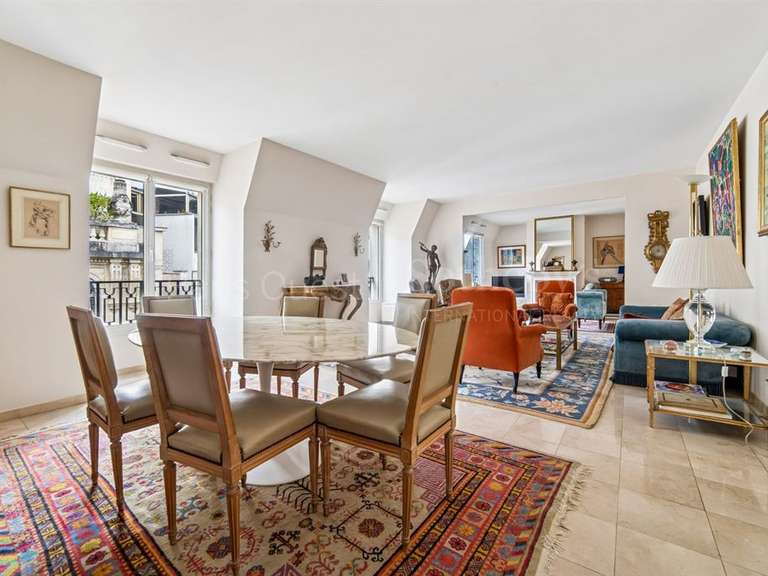 Appartement Paris 16e - 2 chambres - 136m²