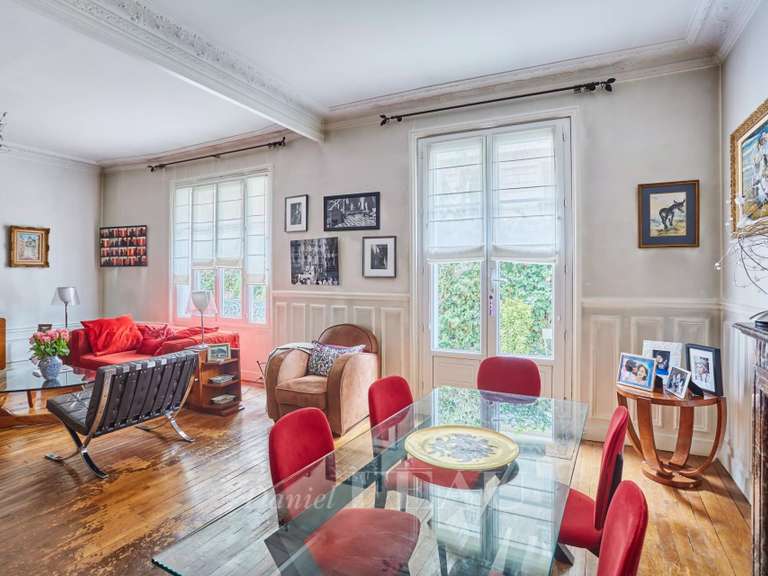 Appartement Paris 16e - 2 chambres - 107m²