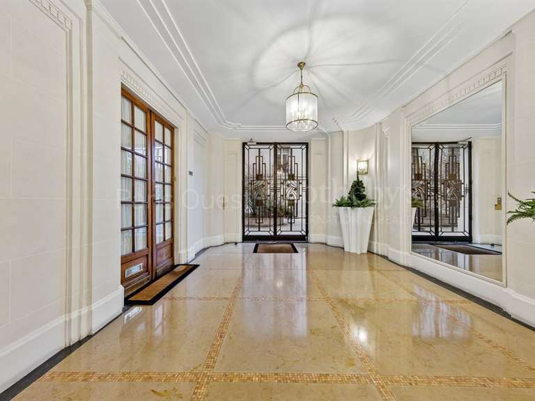 Appartement Paris 16e - 4 chambres - 285m²