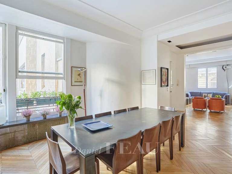 Appartement Paris 16e - 4 chambres - 148m²