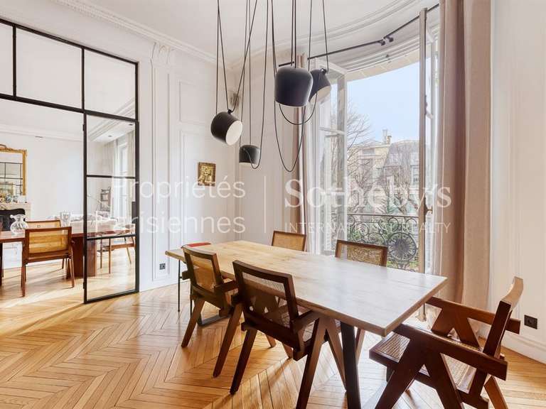 Appartement Paris 16e - 4 chambres - 225m²