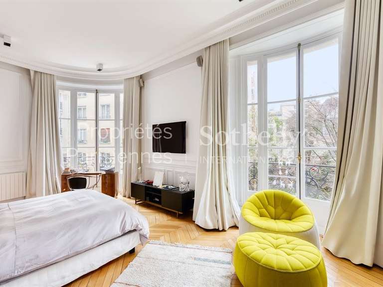 Appartement Paris 16e - 4 chambres - 225m²