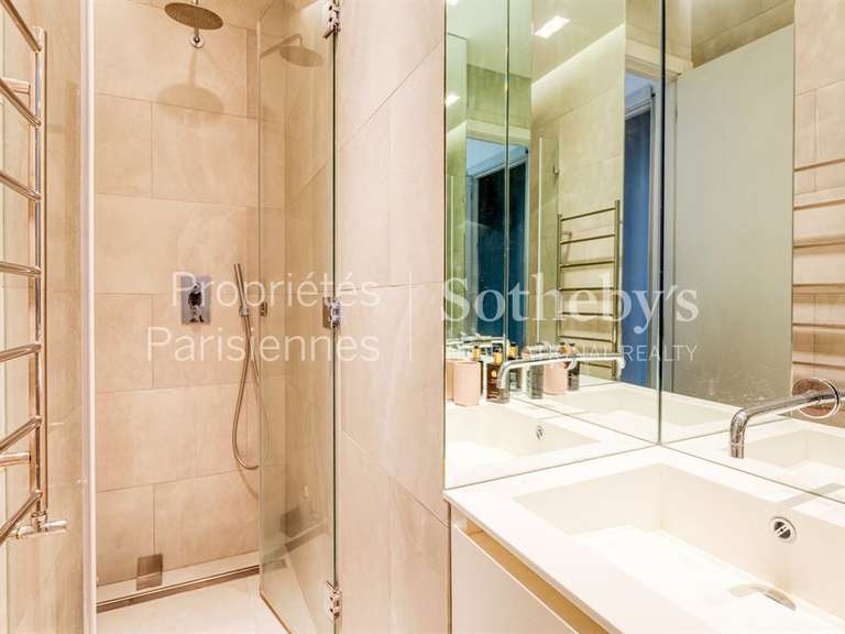 Appartement Paris 16e - 4 chambres - 225m²