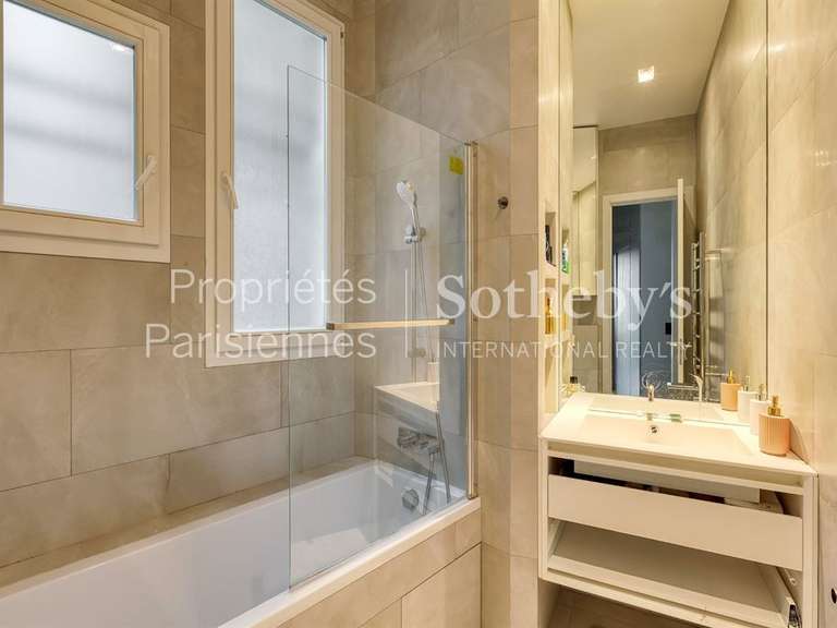 Appartement Paris 16e - 4 chambres - 226m²