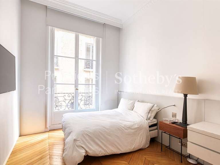 Appartement Paris 16e - 4 chambres - 225m²