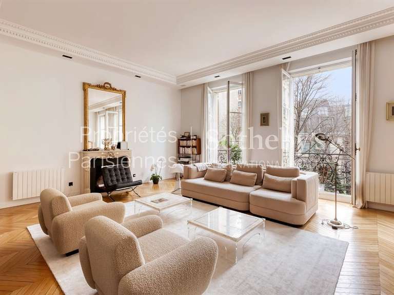 Appartement Paris 16e - 4 chambres - 225m²