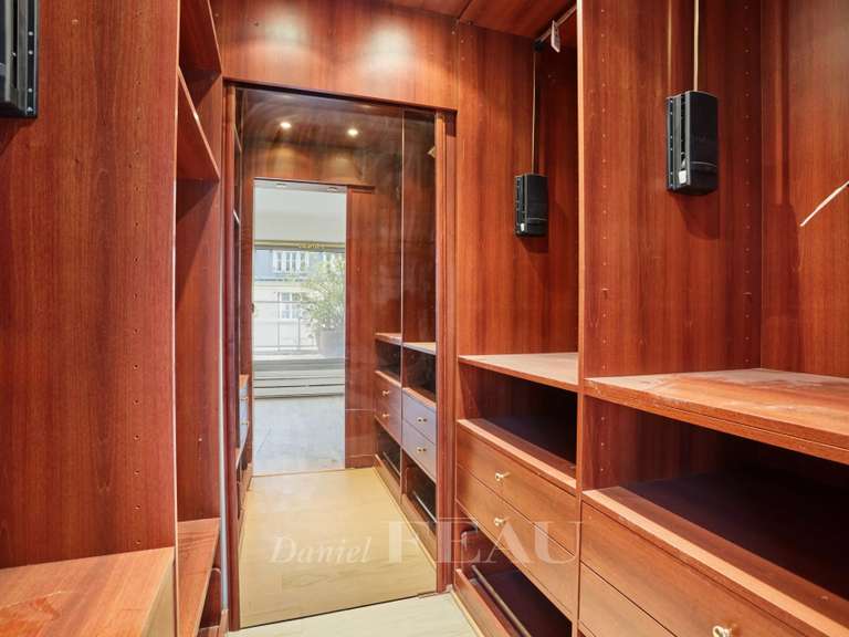 Appartement Paris 16e - 4 chambres - 138m²