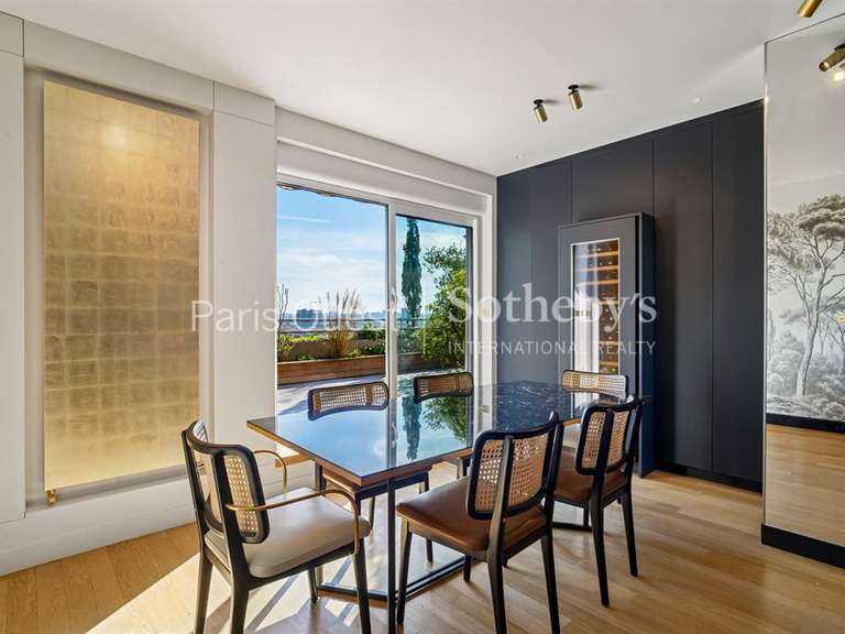 Appartement Paris 16e - 3 chambres - 135m²