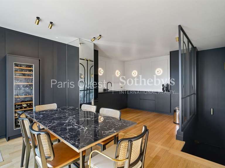 Appartement Paris 16e - 3 chambres - 149m²