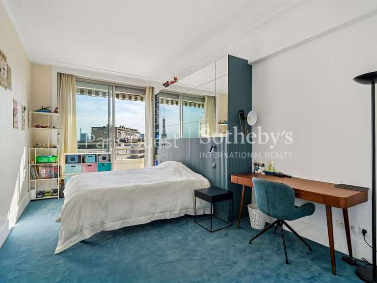 Appartement Paris 16e - 3 chambres - 135m²