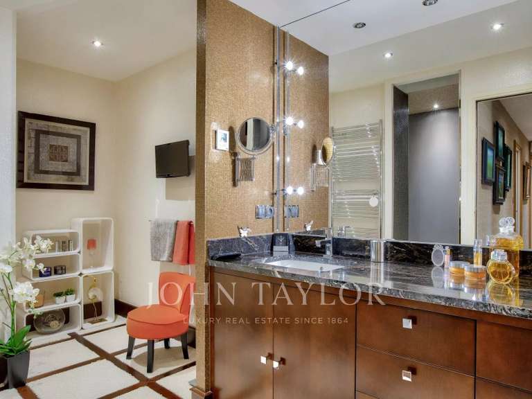 Appartement Paris 16e - 2 chambres - 228m²