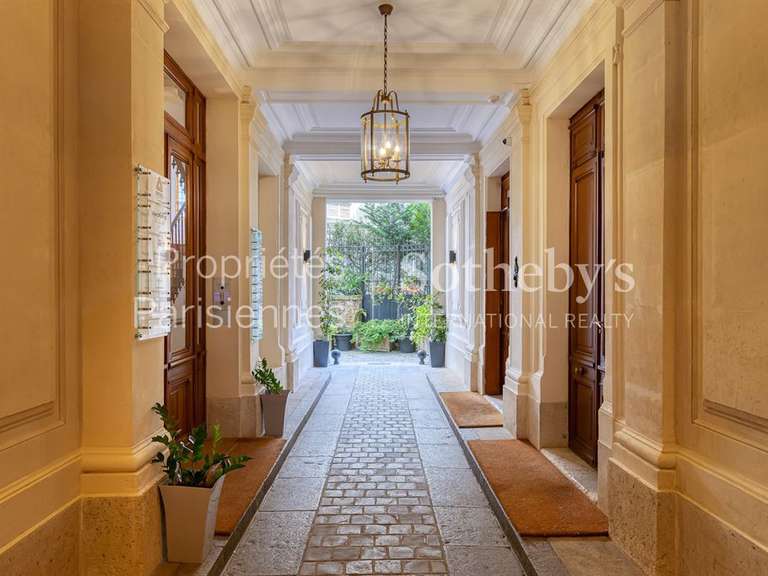 Appartement Paris 16e - 1 chambre - 216m²