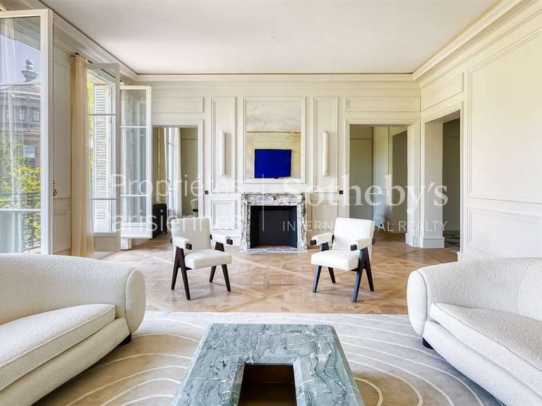 Appartement Paris 16e - 1 chambre - 216m²