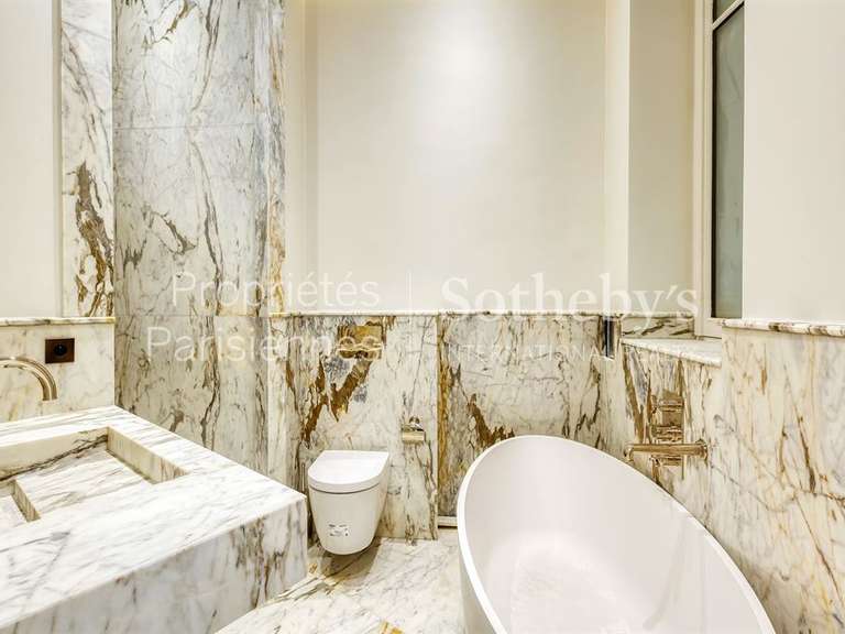 Appartement Paris 16e - 1 chambre - 216m²