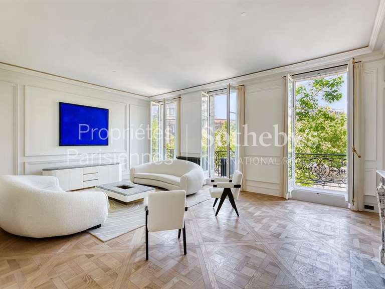 Appartement Paris 16e - 1 chambre - 216m²