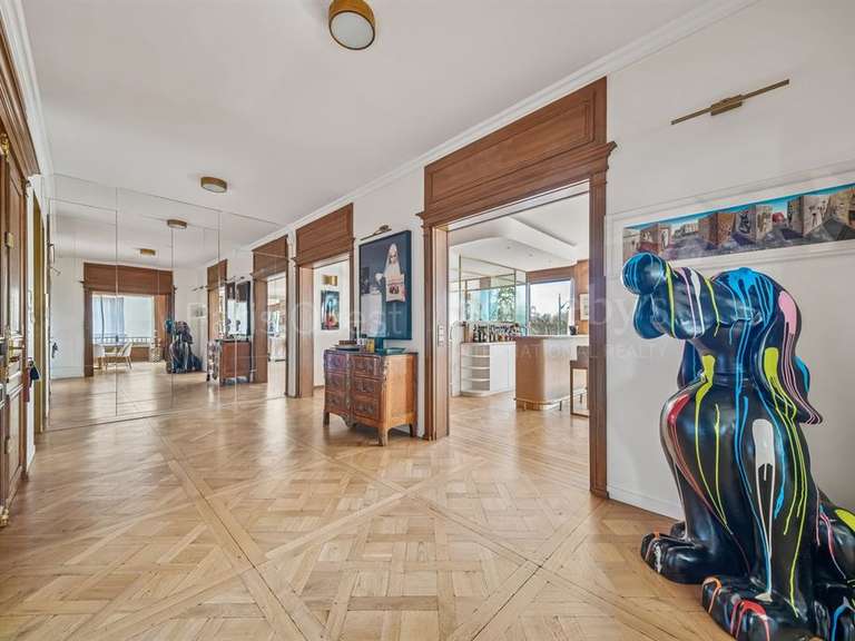 Appartement Paris 16e - 5 chambres - 326m²