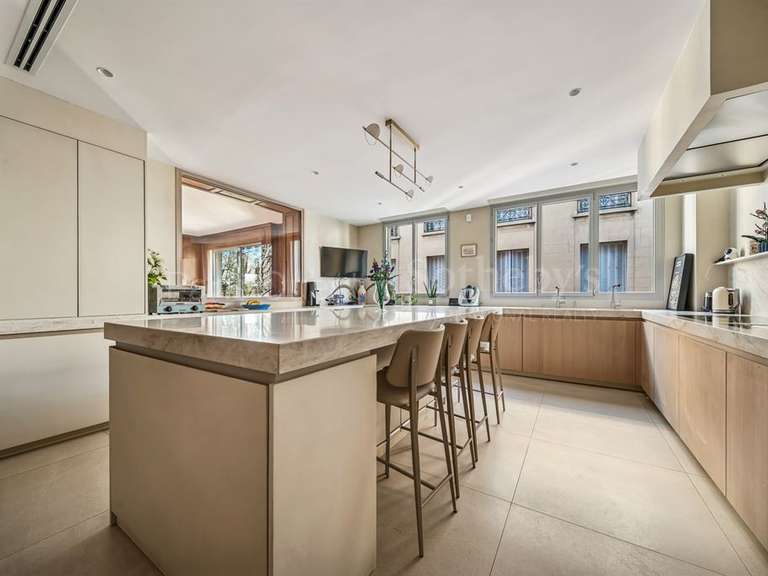 Appartement Paris 16e - 5 chambres - 326m²