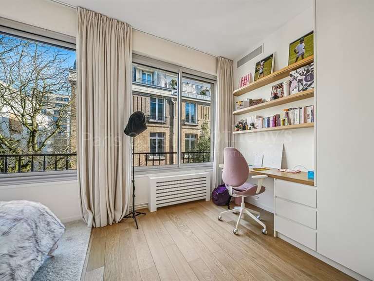 Appartement Paris 16e - 5 chambres - 326m²