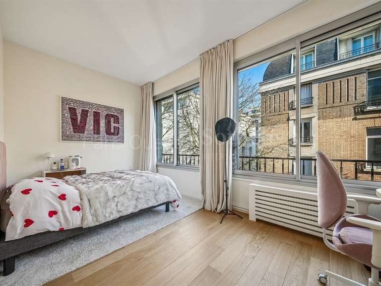 Appartement Paris 16e - 5 chambres - 326m²