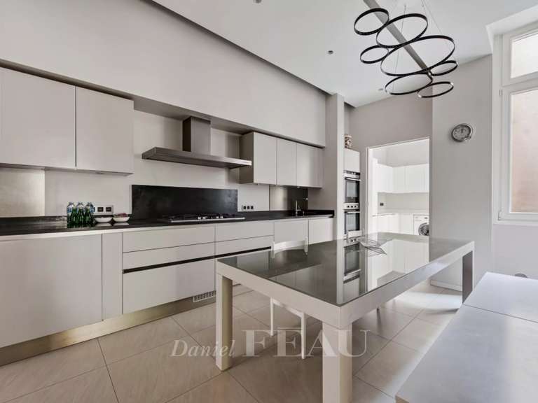 Appartement Paris 16e - 4 chambres - 242m²