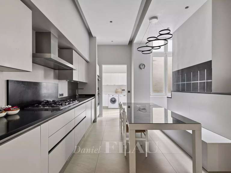 Appartement Paris 16e - 4 chambres - 242m²