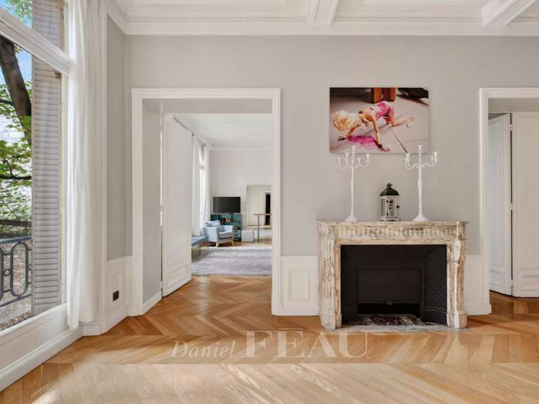 Appartement Paris 16e - 4 chambres - 242m²