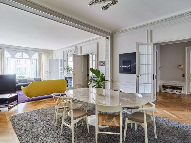 Appartement Paris 16e - 4 chambres - 242m²