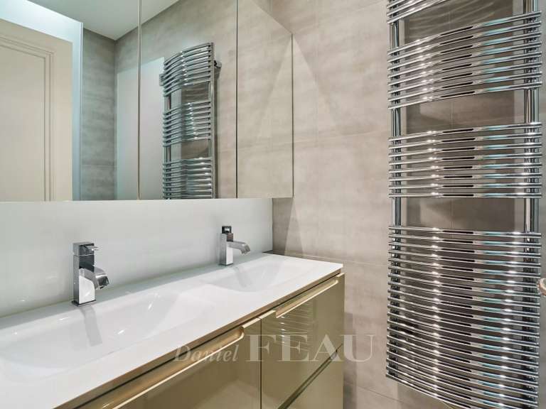 Appartement Paris 16e - 4 chambres - 242m²