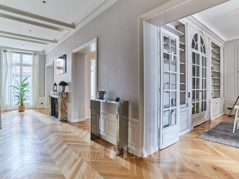 Appartement Paris 16e - 4 chambres - 242m²