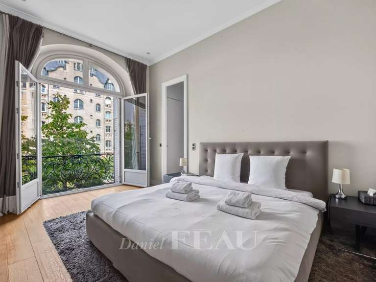 Appartement Paris 16e - 4 chambres - 242m²
