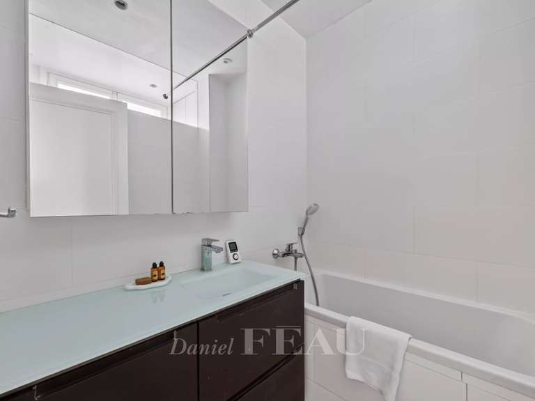 Appartement Paris 16e - 4 chambres - 242m²