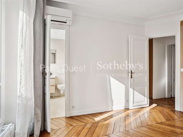 Appartement Paris 16e - 2 chambres - 78m²