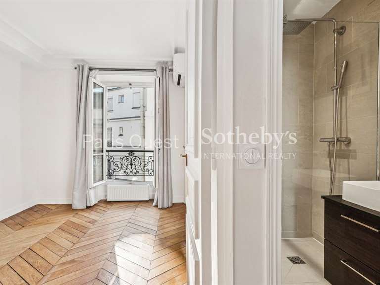 Appartement Paris 16e - 2 chambres - 78m²
