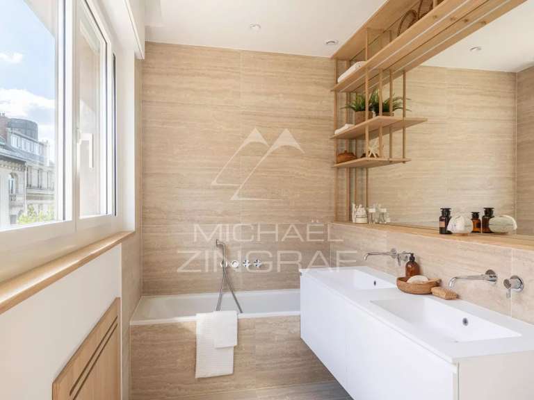 Appartement Paris 16e - 3 chambres - 126m²