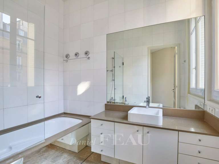 Appartement Paris 16e - 4 chambres - 298m²