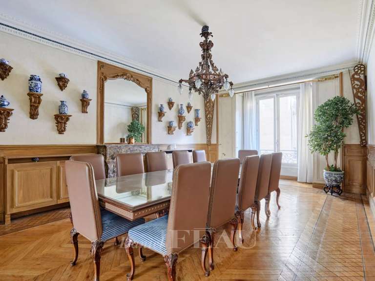Appartement Paris 16e - 4 chambres - 298m²