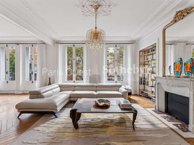 Appartement Paris 16e - 3 chambres - 137m²